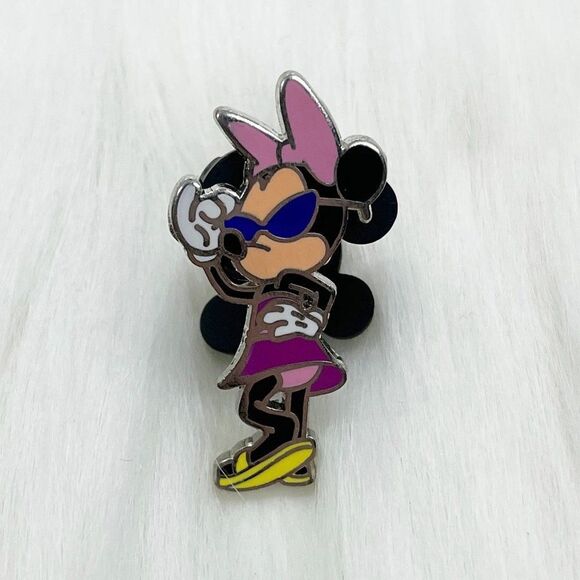 Disney Jewelry - 🔮 5/$25 Disney Minnie Mouse Beach Sunglasses Pin